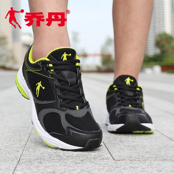 百搭休閑運(yùn)動(dòng)鞋