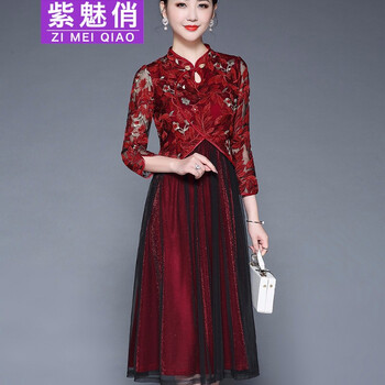 簡(jiǎn)約吊帶裙，打造都市女神范
