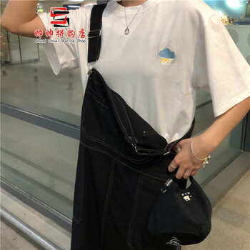 在衣服上繡花
