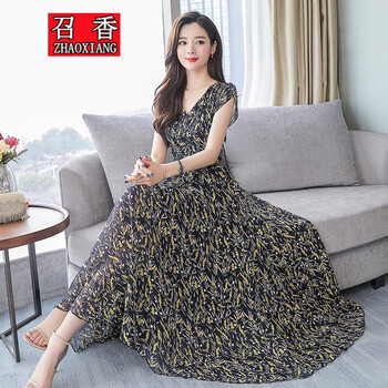 優(yōu)雅連衣裙打造性感女神