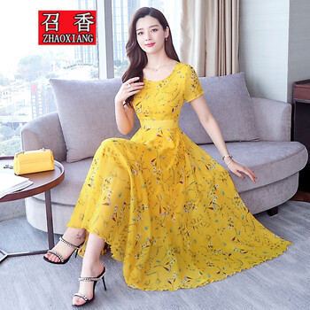優(yōu)雅連衣裙打造性感女神