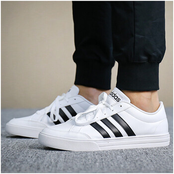 阿迪達斯（adidas）板鞋BC0130 