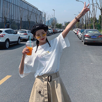 寬松印花短袖，讓你秒變女神