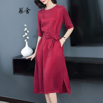 簡(jiǎn)約吊帶裙，讓你變身性感女神