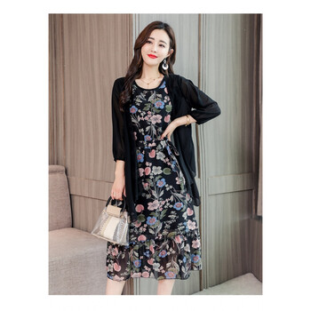 純色吊帶連衣裙，打造浪漫女神范