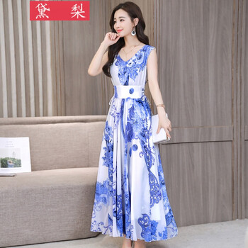 夏日海邊，吊帶裙打造性感小仙女