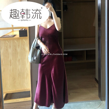 超長(zhǎng)真絲連衣裙