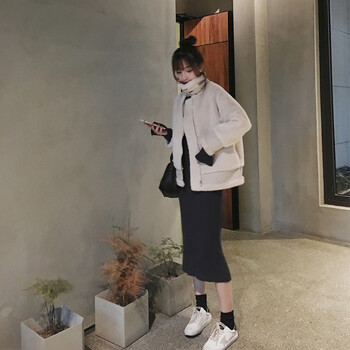 純色長袖外套，打造街頭女神范