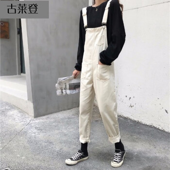 減齡小心機，牛仔背帶裙秀活力