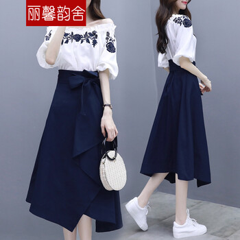 浪漫女神，印花連衣裙優(yōu)雅加分