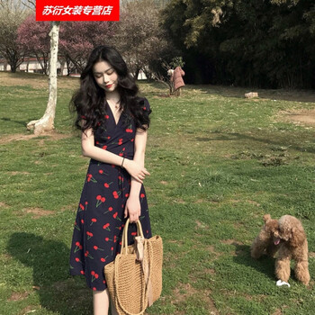 氣質(zhì)蕾絲裙，打造性感小蠻腰