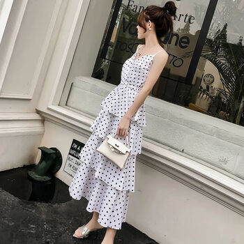 露肩連衣裙，打造性感女神范