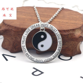 復(fù)古字母黃金吊墜