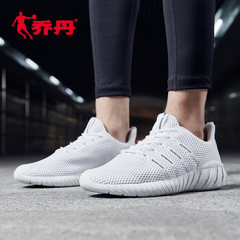 經(jīng)典透氣的運(yùn)動(dòng)鞋，讓你舒適出行
