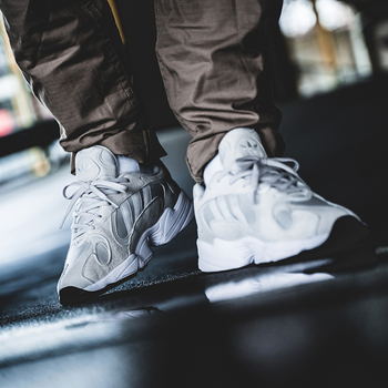 阿迪達斯（Adidas）跑步鞋BD7659 