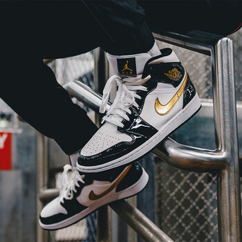 耐克（NIKE）籃球鞋小黑金腳趾亮皮852542-007 