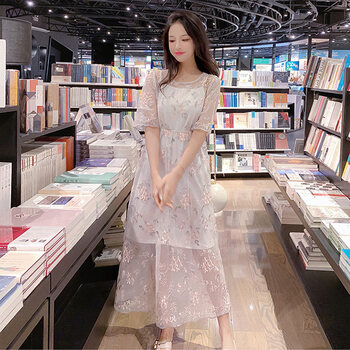 夏日出游，時(shí)尚雪紡連衣裙來(lái)幫你