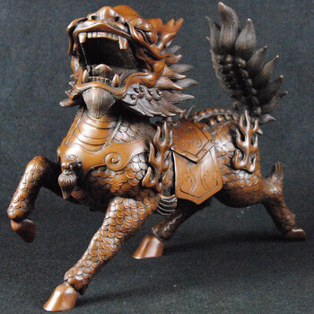 精美創(chuàng)意擺件，裝點(diǎn)客廳的藝術(shù)感