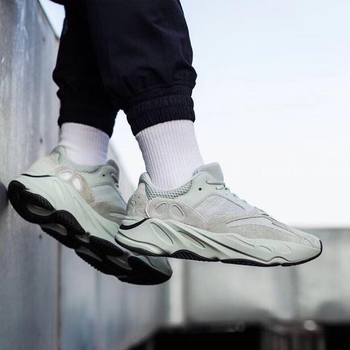 阿迪達斯（Adidas）跑步鞋EG7487 yeezy 700 