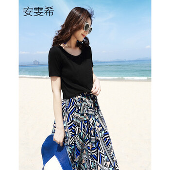浪漫優(yōu)雅，吊帶裙打造性感女神