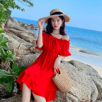 純色吊帶裙，讓你秒變性感女神