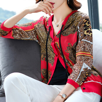 寬松印花外套，打造優(yōu)雅型男