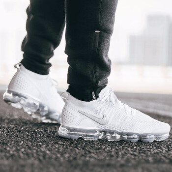耐克（NIKE）跑步鞋942842-105/男款 