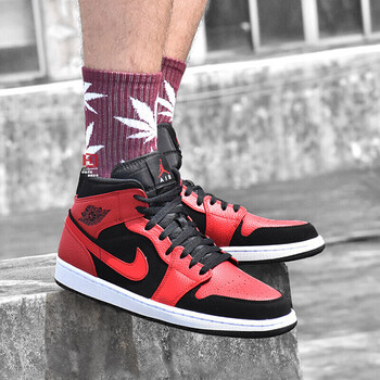 耐克（NIKE）籃球鞋 AJ1黑紅554724-054 41