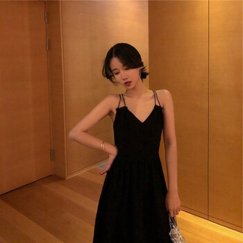 純色連衣裙，打造浪漫優(yōu)雅的生活