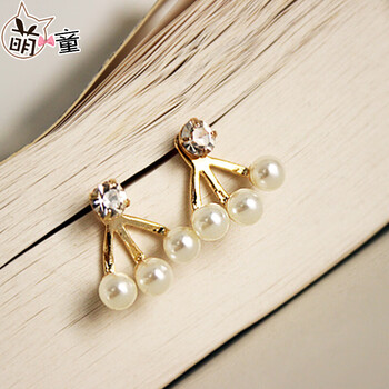 純銀耳飾不單調(diào)，百變?cè)煨兔婪? title=