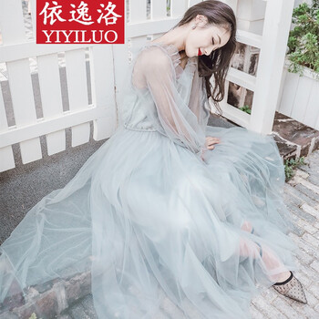 減齡小心機，連衣裙打造少女風(fēng)