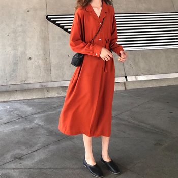 純色連衣裙，打造浪漫優(yōu)雅女人味
