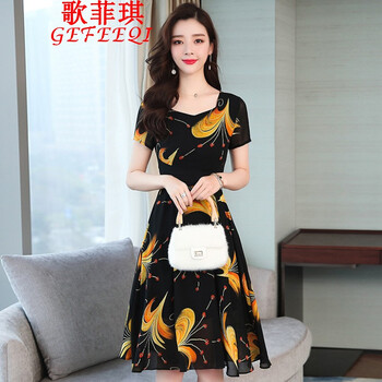 撞色連衣裙，打造性感女神