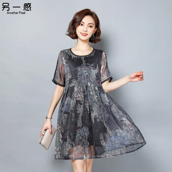 純色系連衣裙，打造優(yōu)雅小仙女