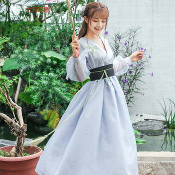 仙氣十足，長裙打造優(yōu)雅女神