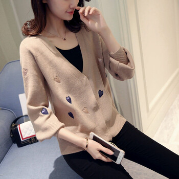 純色系帶毛衣，打造優(yōu)雅女神范