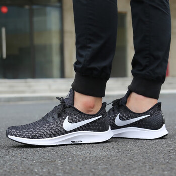 NIKE跑步鞋942851-001 . 40