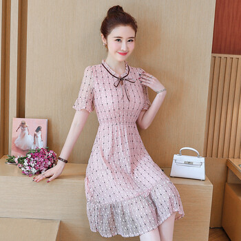 一字露肩短裙，拯救你的味蕾