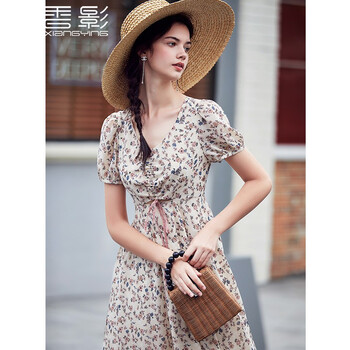 時(shí)尚小白連衣裙，打造甜美女神