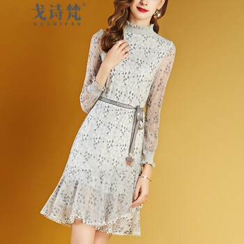 時(shí)尚減齡，簡(jiǎn)約風(fēng)的字母連衣裙