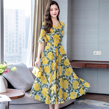 清爽小白裙，打造性感女人味