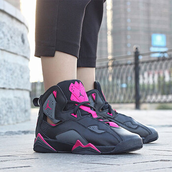 籃球鞋，讓你的運動(dòng)事半功倍