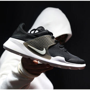 耐克（NIKE）跑步鞋902813-002黑+白+深灰 