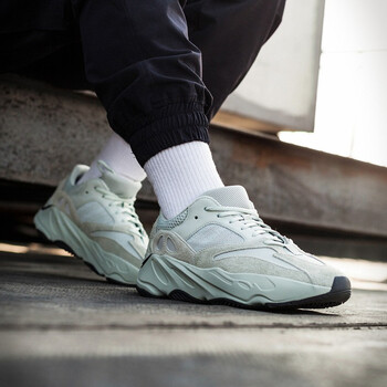 阿迪達(dá)斯（Adidas）跑步鞋海鹽EG7487 
