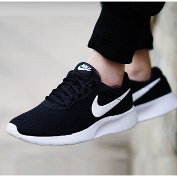 耐克（NIKE）跑步鞋經(jīng)典黑白配色812654-011 