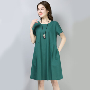 純色吊帶連衣裙，打造浪漫女神范