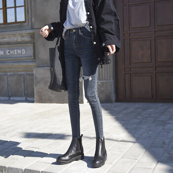 減齡破洞牛仔褲，穿出個(gè)性小心機