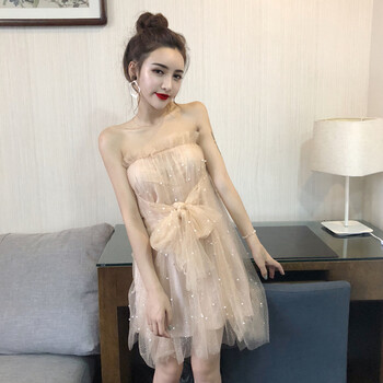 甜美小白裙，打造清新少女感