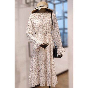 純色長(cháng)裙，打造曼妙身姿