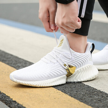 阿迪達(dá)斯（Adidas）跑步鞋EE7613 